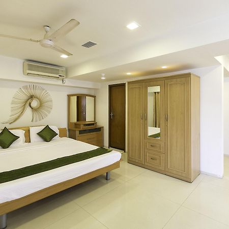 Treebo Trend New Castle Hotel Mumbai Exterior foto