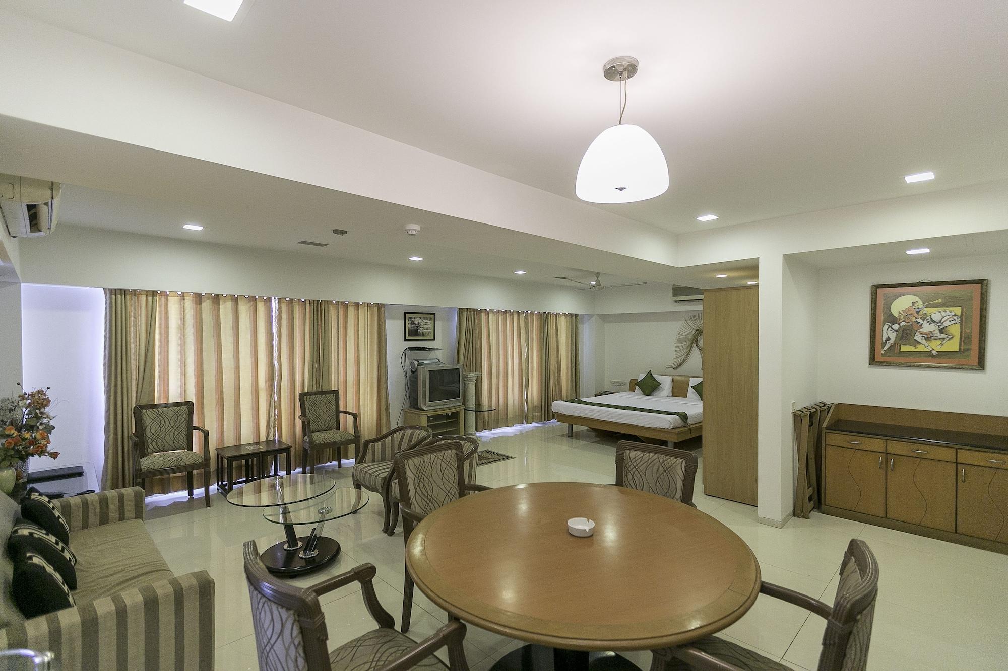 Treebo Trend New Castle Hotel Mumbai Exterior foto