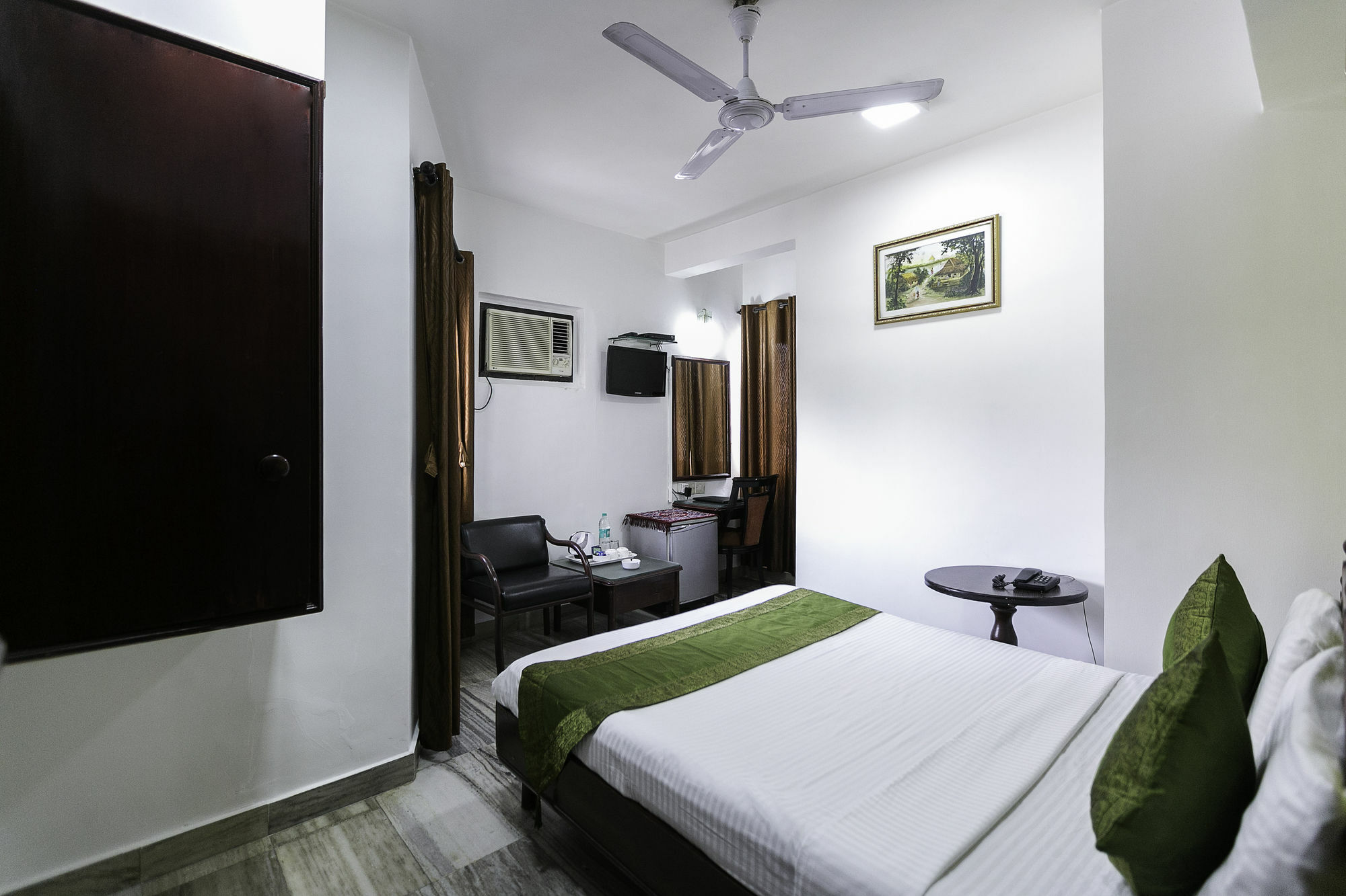Treebo Trend New Castle Hotel Mumbai Exterior foto